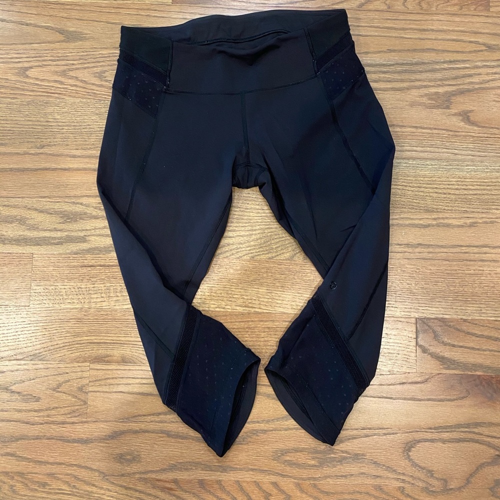 Lululemon black cropped yoga pants size 8